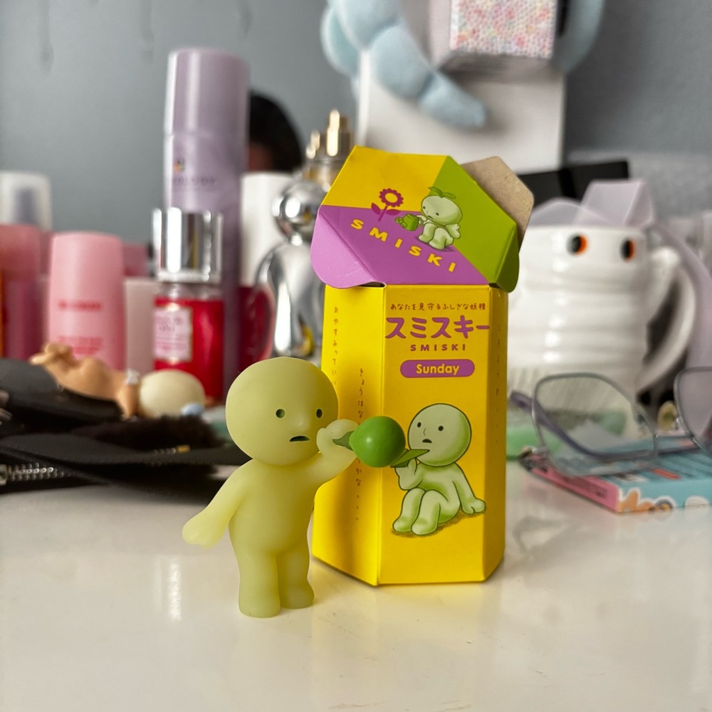 Smiski Sunday Figure with Box Blowing bubbles